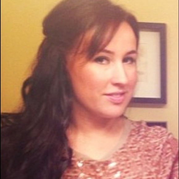 Vanessa Sweazey - Poshmark Profile Picture of Vanessa Sweazey (@stilettoness) on Poshmark