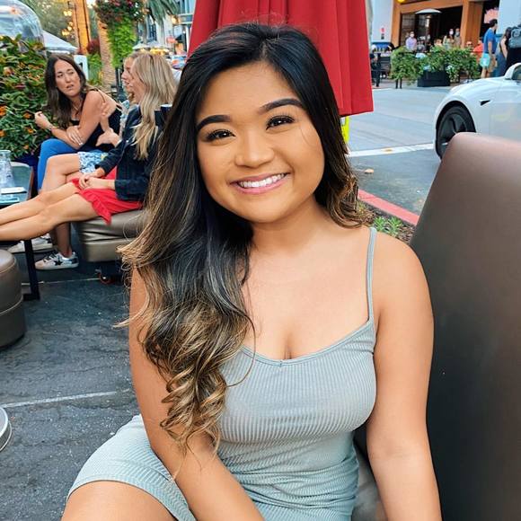 Profile Picture of Liselle Ventura (@lisellemarie) on Poshmark