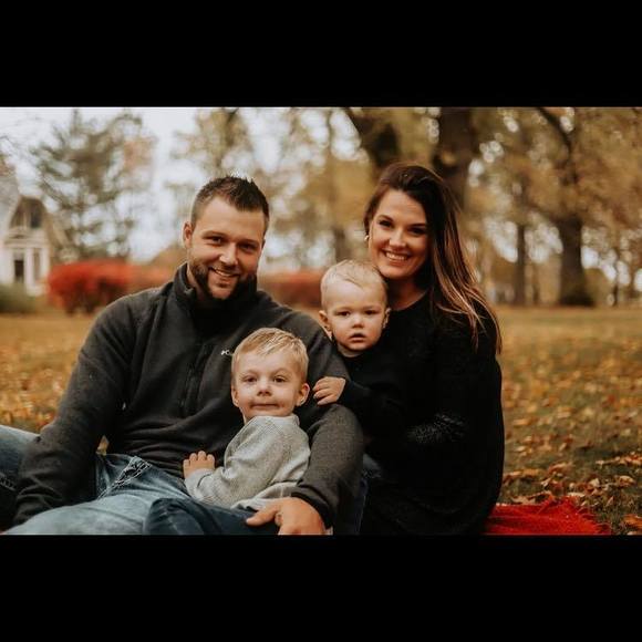 Profile Picture of Leanne Wade (@leannew25) on Poshmark