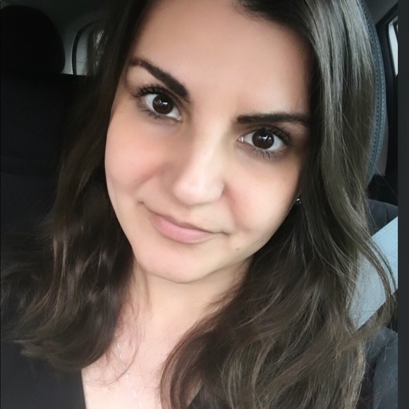 Profile Picture of Irena Karolak (@imk1221) on Poshmark