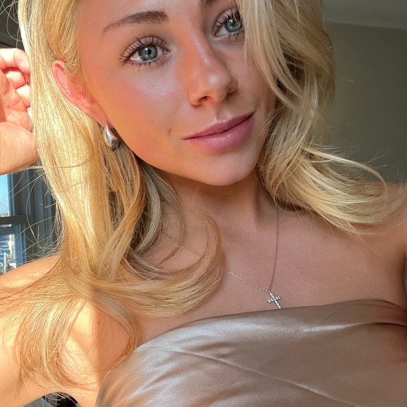 Kendall Gregory - Poshmark Profile Picture of Kendall Gregory (@kendallgregoryy) on Poshmark
