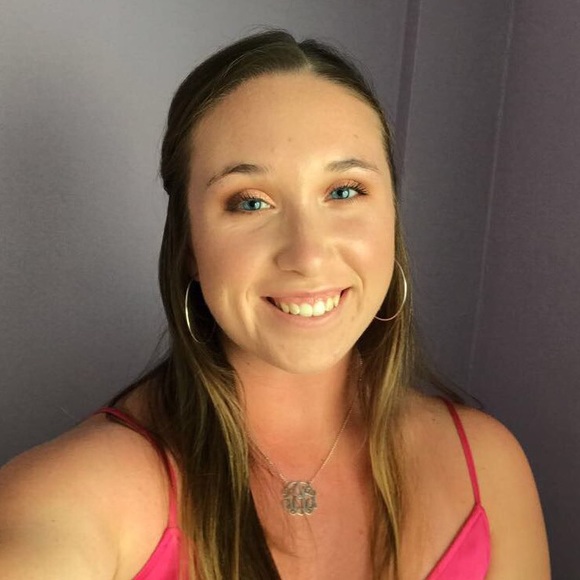 Lauren Budney - Poshmark Profile Picture of Lauren Budney (@_laurenbudney) on Poshmark