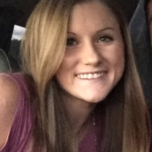 Profile Picture of Brianna Crawford (@bdc0315) on Poshmark