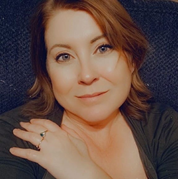 Profile Picture of Cori Ilgenfritz (@corihummel77) on Poshmark