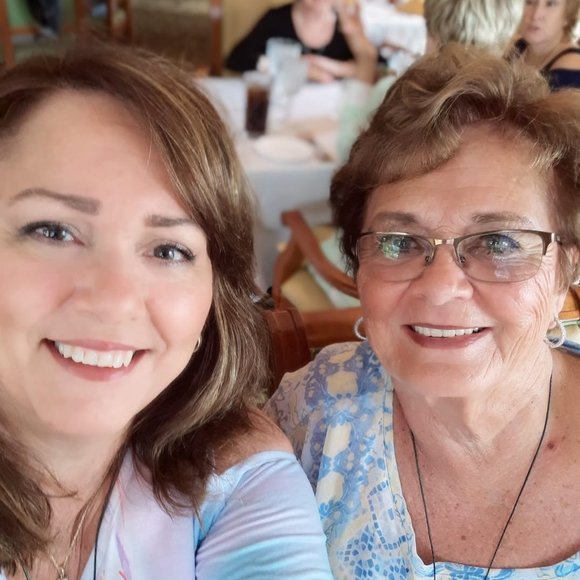 Profile Picture of Lisa Sukeforth (@lisasukee) on Poshmark