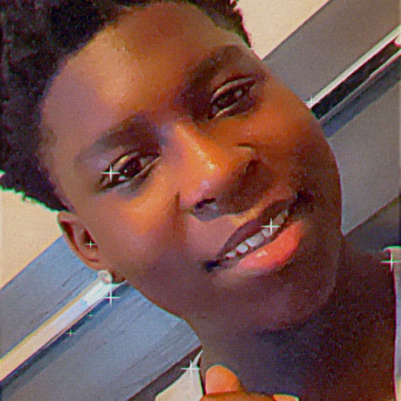 Profile Picture of Icy Icy (@icy_icy) on Poshmark