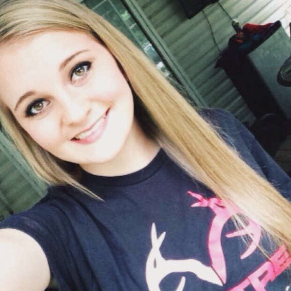 Profile Picture of Tabitha Barksdale (@tabithapaige_) on Poshmark