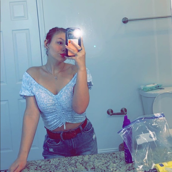 Profile Picture of Candice Daniels (@candicedanie879) on Poshmark