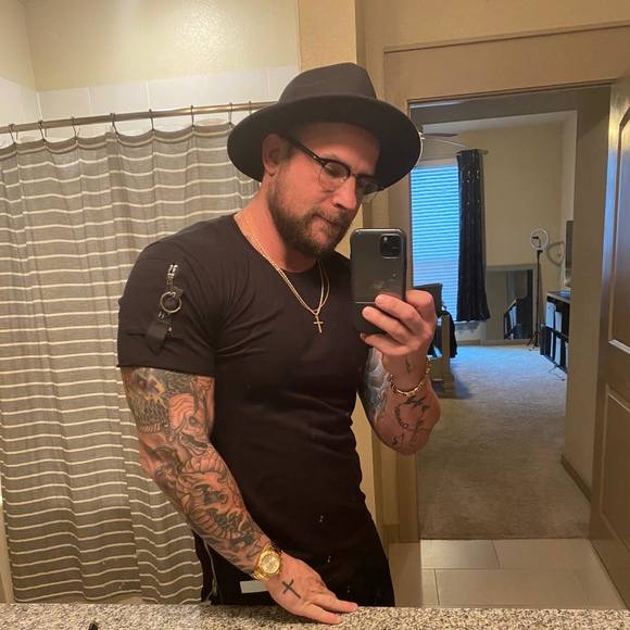 Profile Picture of Chad Lugo (@chad_lugo) on Poshmark