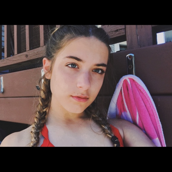 Caitlyn Marcello - Poshmark Profile Picture of Caitlyn Marcello (@caitlynxm) on Poshmark