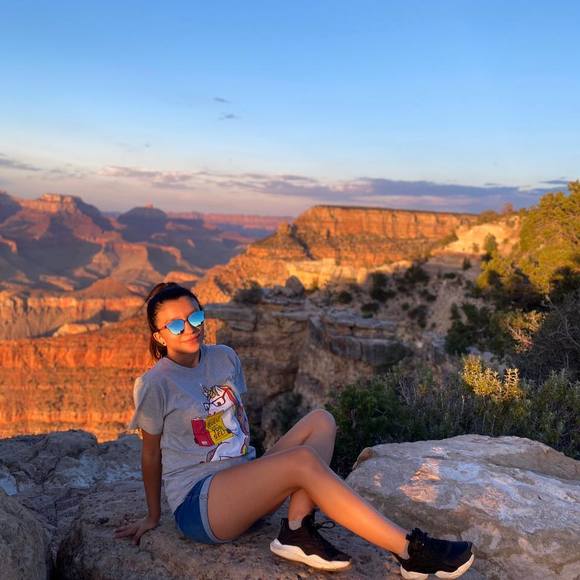 Profile Picture of Valentina Garavito (@v_garavito) on Poshmark