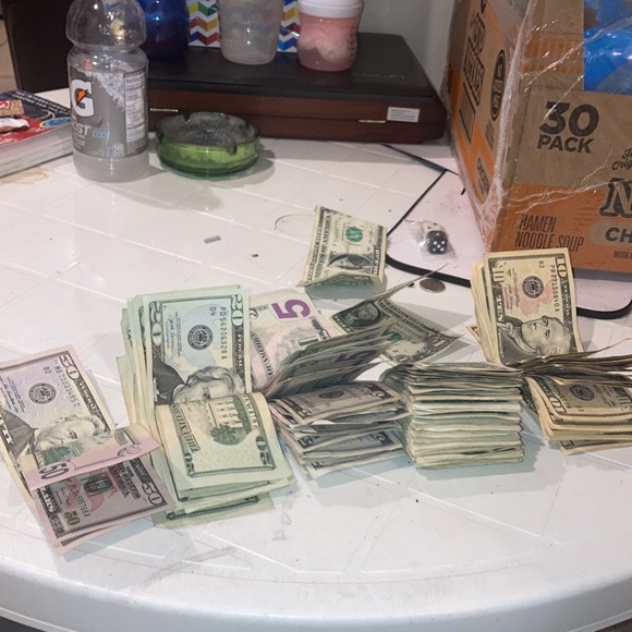 Kyri Torian - Poshmark Profile Picture of Kyri Torian (@kyri_torian) on Poshmark