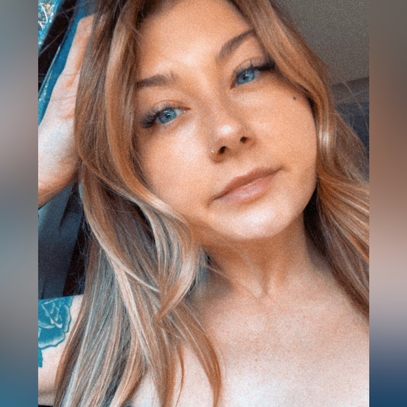 Profile Picture of Kate Mancini (@k_mancini) on Poshmark