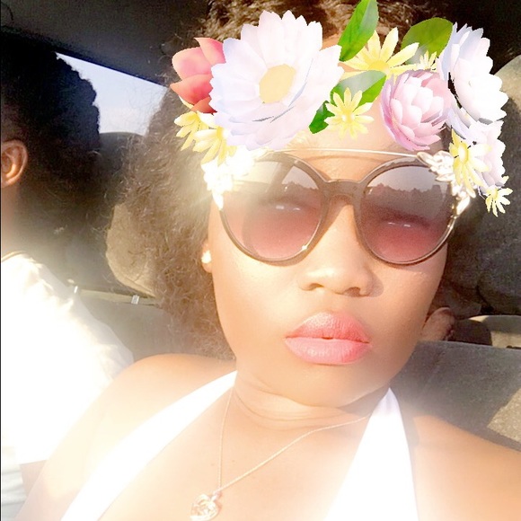 Profile Picture of Neomie Garnett (@nanuhk) on Poshmark