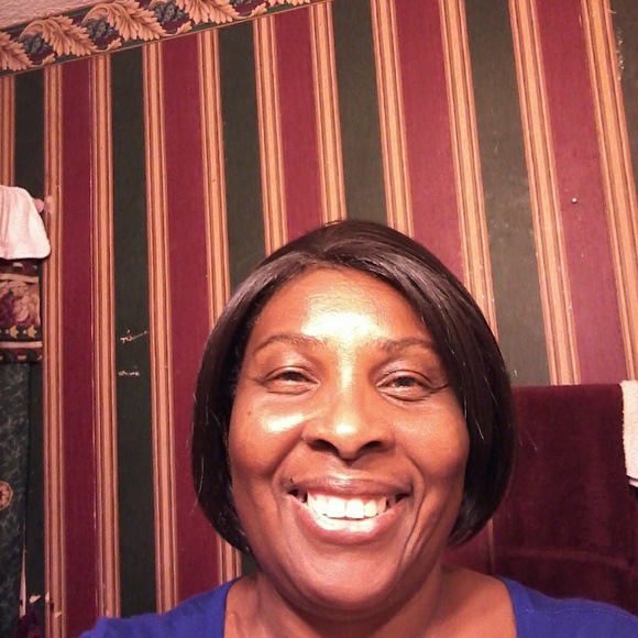 Profile Picture of Eunice Enoch (@enochmar) on Poshmark