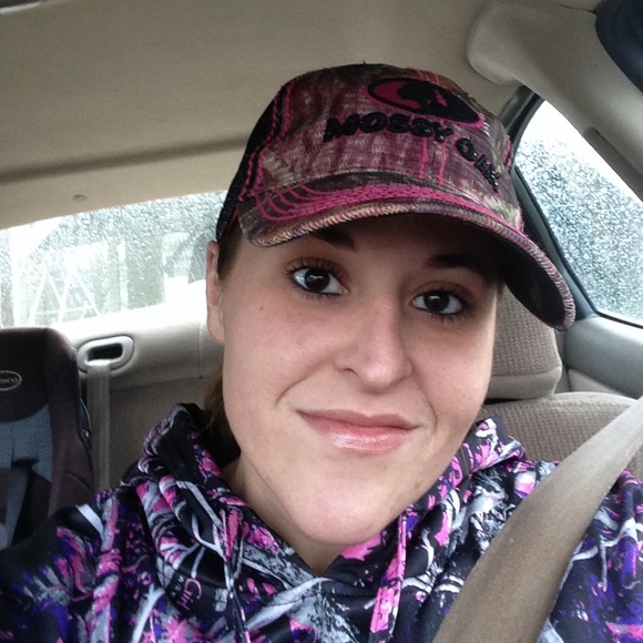 Profile Picture of Amber Oden (@ambergood30) on Poshmark