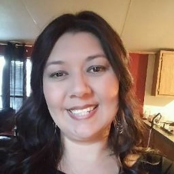 Profile Picture of Julia Baladez (@jaacobal75) on Poshmark