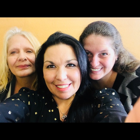 Profile Picture of Lindsay Manac (@lindsaymanac) on Poshmark