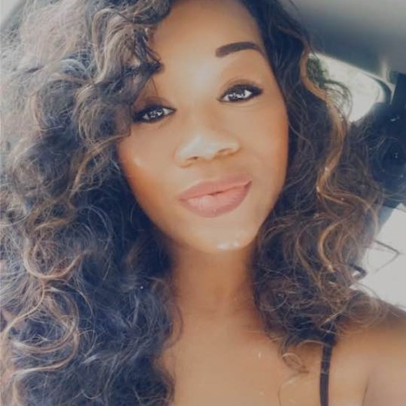 Profile Picture of Simone Cornelius (@simonec01) on Poshmark