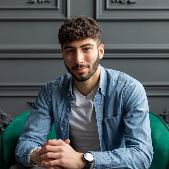 Profile Picture of Raphael Chahinian (@rchahinian) on Poshmark