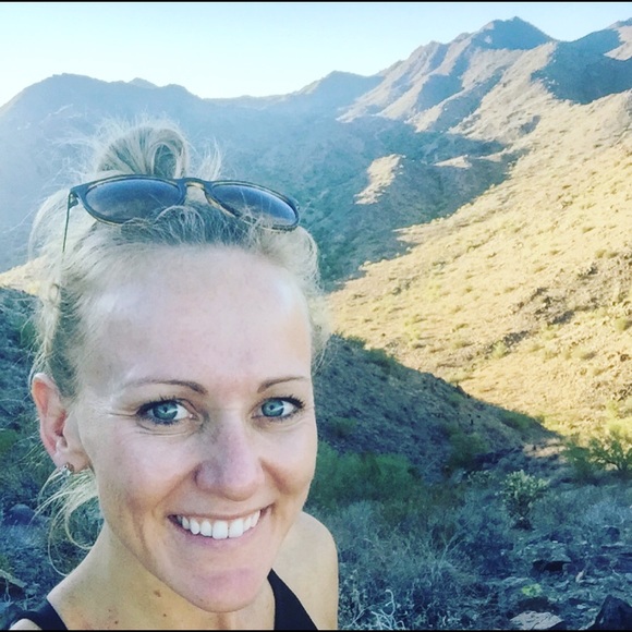 Profile Picture of Ashley Meuser (@blondee33219) on Poshmark