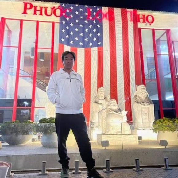 Profile Picture of Lê Thanh (@thanhnhutle8888) on Poshmark