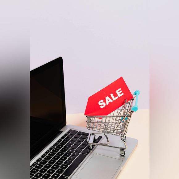 Profile Picture of Dina Manasses (@dinasf) on Poshmark