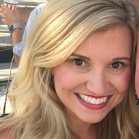 Profile Picture of Allison Saxton (@allisaxton) on Poshmark