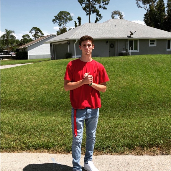 Profile Picture of Jonah Fenner (@jfenn239) on Poshmark