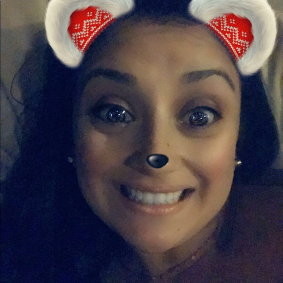 Profile Picture of Evelyn Fernandez (@evelynfdz123) on Poshmark