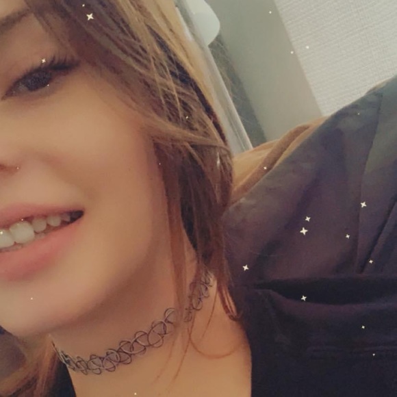 Profile Picture of Clarissa Bottcher (@loveizevol666) on Poshmark