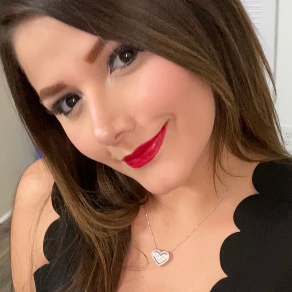 Profile Picture of Isabel Rodriguez (@isarodri) on Poshmark