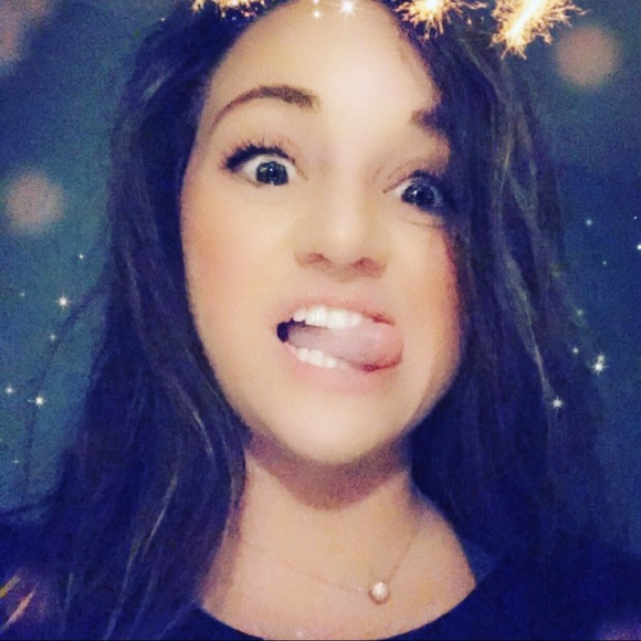 Profile Picture of Justine Staggs (@juicetoon1113) on Poshmark