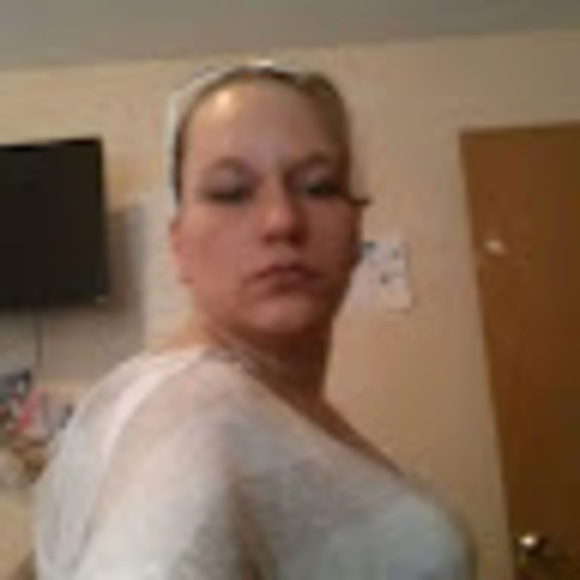 Profile Picture of Amber Scherr (@amber_scherr) on Poshmark