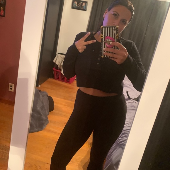 Profile Picture of Krystal Fecskovics (@kryslongo) on Poshmark