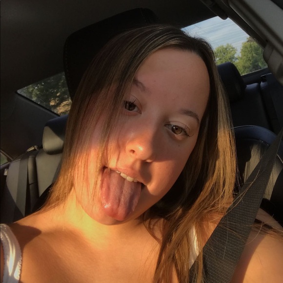 Profile Picture of Megan Moretti (@meganmoretti809) on Poshmark