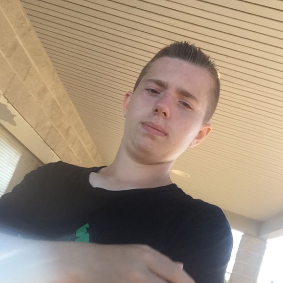 Profile Picture of Nathan Walck (@smoovemoves23) on Poshmark