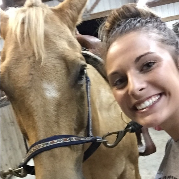 Profile Picture of Meredith Black (@meredithgblacl) on Poshmark