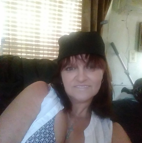 Profile Picture of Kellie Hale (@kelliehale1970) on Poshmark