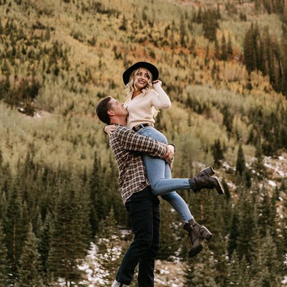 Profile Picture of Amelia Albracht (@aalbracht2) on Poshmark