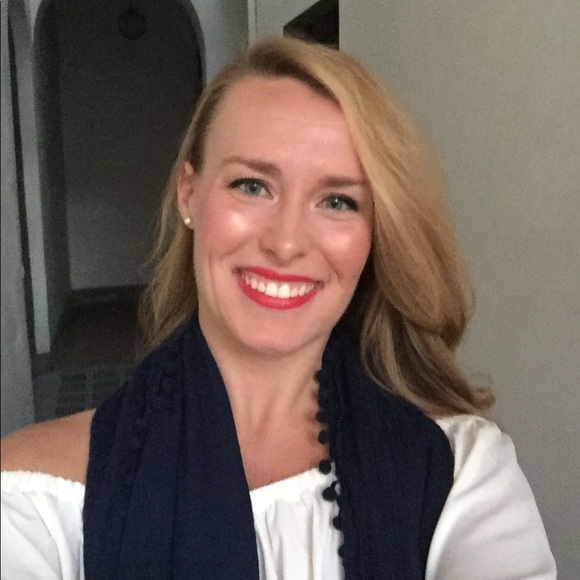 Profile Picture of Abby Hyslop (@abbyhyslop) on Poshmark