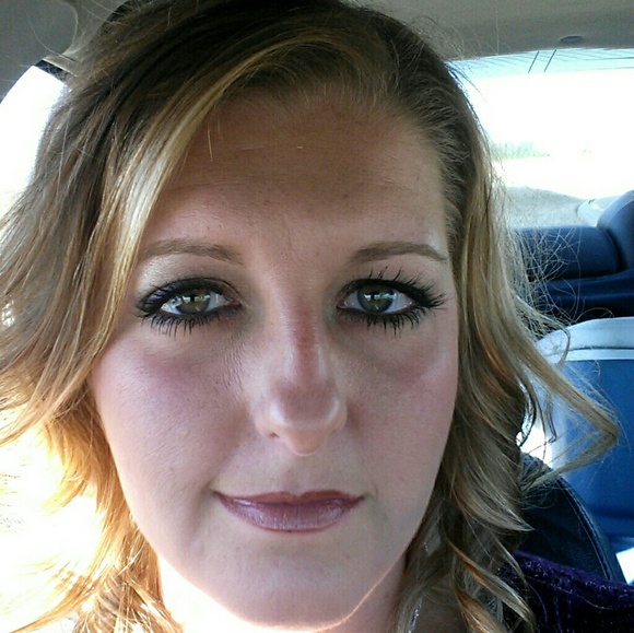 Profile Picture of Mandy Koester (@koestermandy) on Poshmark