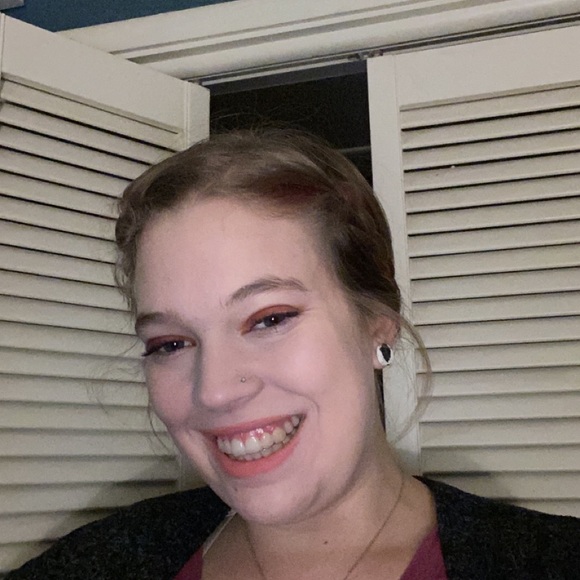 Profile Picture of Chantel Crowhurst (@chantelcrowhurs) on Poshmark