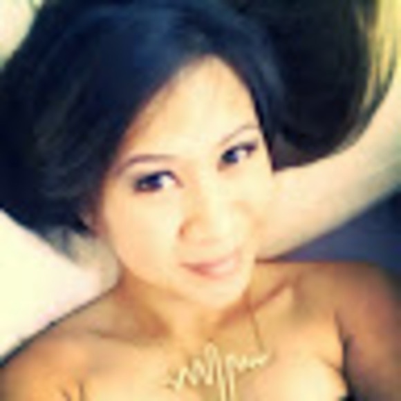 Profile Picture of Evelyn Nguyen (@evenguyen22) on Poshmark