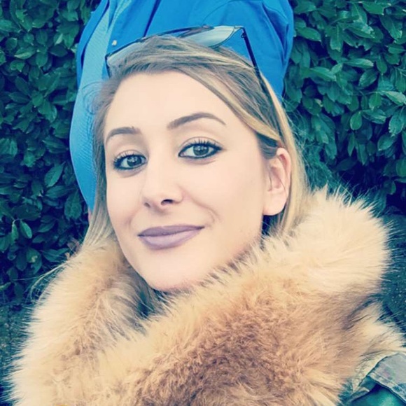 Brittany Jamon - Poshmark Profile Picture of Brittany Jamon (@brittjamon) on Poshmark