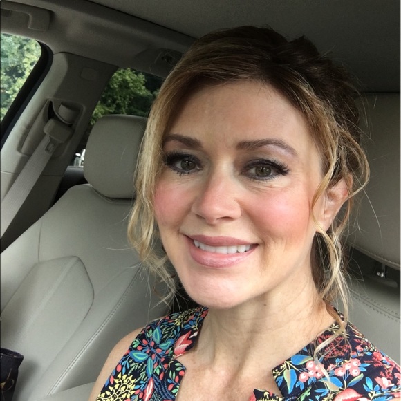 Profile Picture of Jeanette Reid (@jr7712) on Poshmark