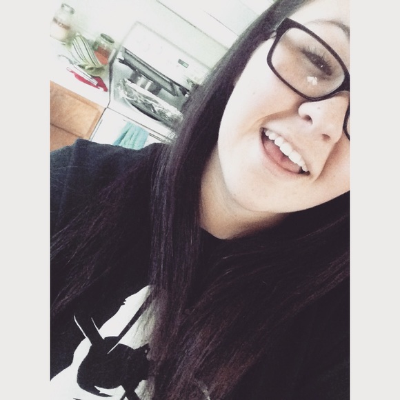 Profile Picture of Haley Hollis (@haley_lynn) on Poshmark