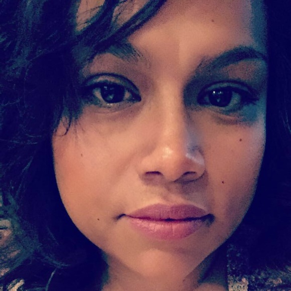 Profile Picture of Vanessa Rosas (@mrsrosas1984) on Poshmark