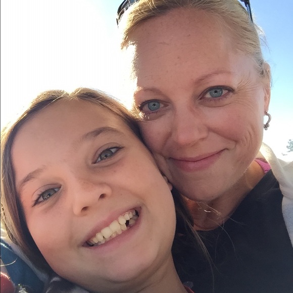 Profile Picture of Amy Murdock (@murdocka913) on Poshmark