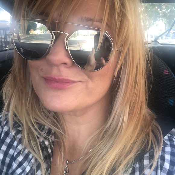 Profile Picture of Heleena Beale (@heleenabeale) on Poshmark